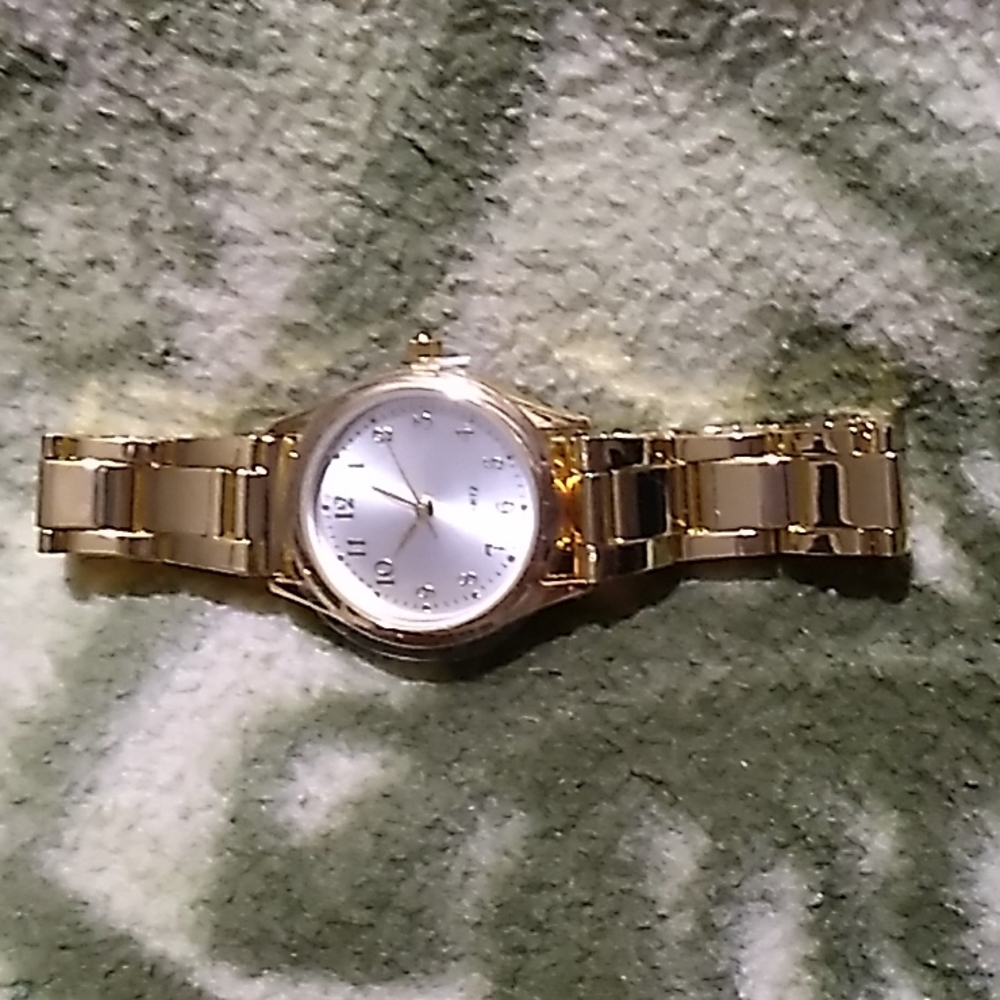 Watch womens in gold color